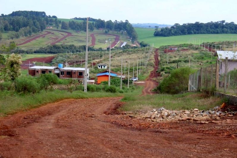 Cleiton Foss Chapecó – O vereador Cleiton Fossá voltou a solicitar à prefeitura de Chapecó que isente as famílias do loteamento Dom Leonardo, antigo Vitório Cadore I e II, da cobrança de...