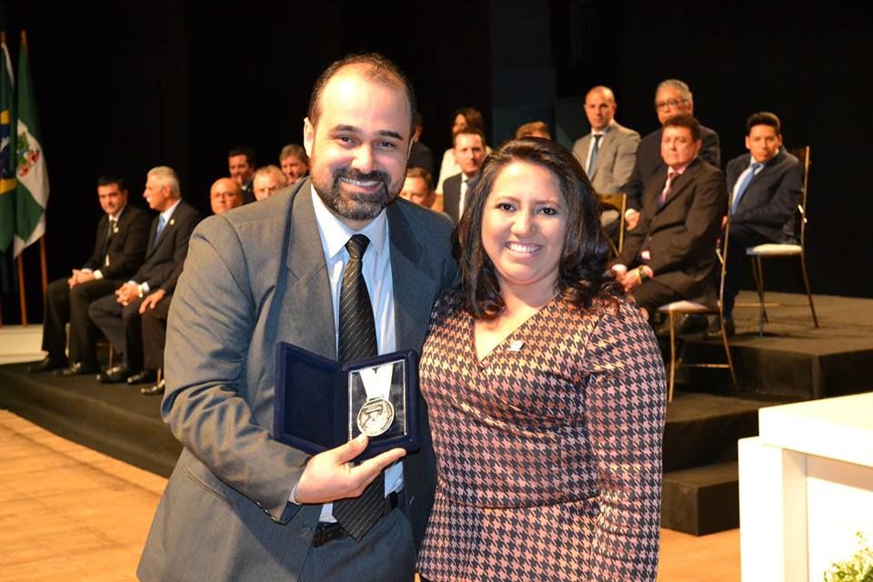 Cleiton Foss Chapecó – Na noite desta terça-feira, dia 23, o Poder Legislativo de Chapecó realizou cerimônia de entrega da medalha de Honra ao Mérito “O Desbravador”. Dezoito pessoas foram...