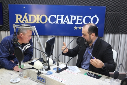 Cleiton Fossá "Quanto mais longe do povo mais perto da corrupção. Nós estamos sempre perto do povo!" Em entrevista exclusiva na Rádio Chapecó, na manhã desta terça-feira, 16,...